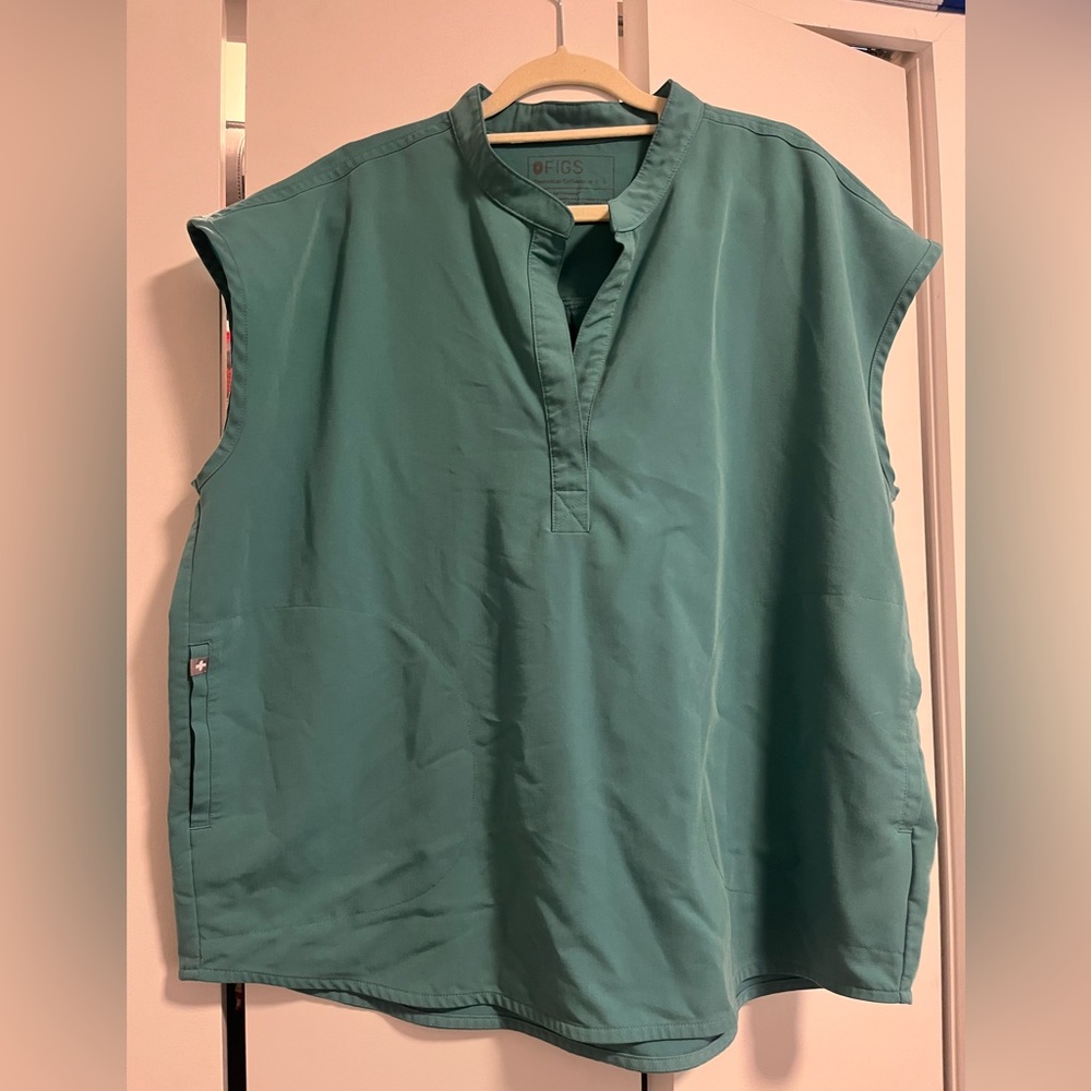 Figs CACTUS Rafaela scrub top